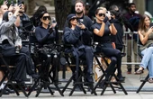 pochi secondi faCelebripostKeira Knightley, Dakota Johnson, Juliette Binoche, James Norton e quelli a Milano per la settimana della moda