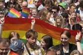 4 minuti faIn Polonia è stato riconosciuto per la prima volta un matrimonio tra persone dello stesso sesso fatto in un altro stato europeo