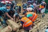 3 minuti faAlmeno otto persone sono morte per una frana che ha travolto una scuola femminile in un campo di profughi rohingya in Bangladesh