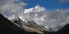 4 minuti faSul versante tibetano dell’Everest ci sono quasi mille escursionisti bloccati da una bufera