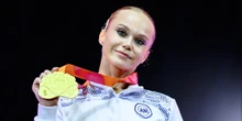 pochi secondi faLa ginnasta russa che gareggia come atleta neutrale, ma forse non lo èAngelina Melnikova ha vinto l'oro nella più importante gara dei Mondiali, pochi mesi dopo essersi candidata alle elezioni con il partito di Putin