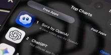 4 minuti faLa “fine” dei social network continuaViene teorizzata da anni e ora si sono aggiunte le nuove piattaforme dedicate solo a contenuti fatti con l’intelligenza artificiale