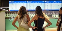 Non si sanno ancora le cause del blocco dei voli di sabato notteLa società che gestisce il traffico aereo ha ipotizzato un problema sulla rete Tim, che invece dice di non c'entrare niente col guasto