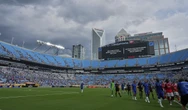 Giocare a calcio negli Stati Uniti d’estate non è una grande ideaFa caldissimo e per i fulmini sei partite del Mondiale per club sono state sospese: sarà un problema anche ai Mondiali del 2026