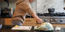 L’Antitrust ha multato l’azienda chimica Novamont ed Eni per aver di fatto creato un monopolio nel settore dei sacchetti compostabili