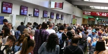 4 minuti faNon servirà più mostrare la carta d’identità all’imbarco dei voli nazionali ed europeiL'ENAC ha introdotto nuove regole per far salire i passeggeri sugli aerei più velocemente, un po' come si fa in treno