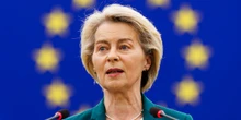 3 minuti faCos’è il “Pfizergate”Nel caso che ha portato alla mozione di sfiducia contro Ursula von der Leyen c'entrano dei vaccini, degli sms e il New York Times