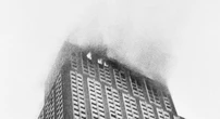 3 minuti faLa prima volta che un aereo si schiantò contro un grattacielo di New York70 anni fa, in un giorno di nebbia, un bombardiere finì contro l'Empire State Building: morirono 14 persone