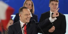 L’estrema destra ha vinto le elezioni presidenziali polaccheIl suo candidato Karol Nawrocki ha ottenuto il 50,89 per cento dei voti: per il governo europeista guidato da Donald Tusk sarà un problema