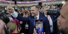 Chi è Karol Nawrocki, il nuovo presidente polaccoFino a pochi mesi fa non aveva mai avuto incarichi politici, e la sua campagna elettorale è stata piena di polemiche e scandali
