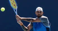 1 minuto faLa tennista Aryna Sabalenka e il tennista Nick Kyrgios giocheranno contro in una rara partita pubblica “mista”