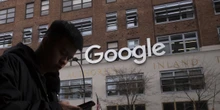 5 ore faGoogle potrà tenersi Chrome, alla fineLo ha deciso un giudice al termine di una lunga battaglia legale in cui l'azienda era accusata di aver violato le leggi sulla concorrenza