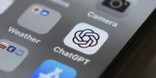 1 minuto faI genitori potranno monitorare le attività dei figli su ChatGPTLo ha annunciato OpenAI dopo che una famiglia le ha fatto causa per il suicidio del figlio, che si era confidato con il chatbot