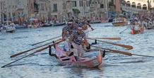 2 minuti faUna regata storica dovrebbe fare controlli antidoping?Quella di Venezia li ha fatti per anni ma quest’anno no, perché senza una federazione è difficile e poco utile