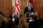 3 minuti faKeir Starmer si è dimessoIl primo ministro britannico ha ceduto alle pressioni dei Laburisti, ma rimarrà in carica finché non sarà scelto un successore