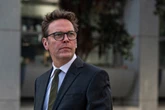 4 minuti faIl terzo Murdoch, JamesIl figlio minore del più potente imprenditore nei media è da tempo in rotta col padre, e ora ha fatto un grosso acquisto nel settore