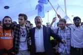 1 minuto faBen Gvir è un estremista diventato ministroMilitò in un'organizzazione poi considerata terrorista e fu l'avvocato di esponenti di estrema destra e coloni violenti, prima di entrare nel governo di Netanyahu
