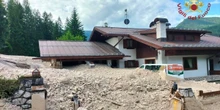 Le forti piogge e i danni in Emilia-Romagna e VenetoA Borca di Cadore c'è una grossa frana, dieci aerei sono stati dirottati da Bologna e molti comuni si sono allagati