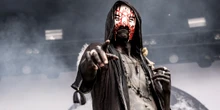 I puristi del metal detestano questa bandGli Sleep Token stanno avendo un successo enorme suonando una versione annacquata di un genere di musica pesante: vi ricordano qualcuno?