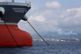 3 minuti faI profitti nascosti delle compagnie petrolifereDerivano dalla vendita del petrolio degli altri: se ne parla poco, ma è un sistema che permette grandi guadagni