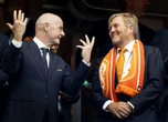 4 minuti faGianni Infantino è ovunqueIl presidente della FIFA sta cercando di vedere più partite possibili ai Mondiali di calcio, e per farlo gira il Nord America con un aereo privato