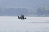 5 minuti faLe ricerche del marito di Eugenia Roccella sono complicateLa visibilità nel lago di Vico, in provincia di Viterbo, è scarsa: oltre ai sommozzatori è stato impiegato anche un robot sottomarino