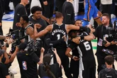 4 minuti faLe finali di NBA saranno tra i New York Knicks e i San Antonio Spurs