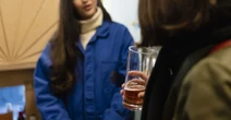 4 minuti faBere una birra senza alcol è sempre meno stranoNei pub e nei supermercati se ne trovano sempre di più, e non sono più associate soltanto a donne incinte e persone astemie