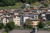 3 minuti faIn montagna ci sono un sacco di case che non vuole nessunoVenderle a buon prezzo è quasi impossibile e ristrutturarle non conviene: c'entrano il cambiamento climatico e il modo in cui è cambiato il turismo