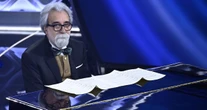 pochi secondi faÈ morto il direttore d’orchestra Peppe VessicchioAveva 69 anni ed era famoso soprattutto per aver partecipato a moltissime edizioni del Festival di Sanremo
