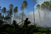 3 minuti faFrancia e Spagna temono che la nuova ondata di calore possa peggiorare gli incendi in corsoLe temperature dovrebbero alzarsi tra mercoledì e il fine settimana, rischiando di riattivare focolai che ora sono sotto controllo