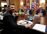 2 minuti faLa destra americana sta cambiando idea sulla guerra in UcrainaDopo una grossa campagna pubblica e grazie ai droni, il governo di Zelensky è riuscito a tirare dalla sua parte Trump e diversi influencer