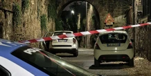 1 minuto faIl cadavere di una donna in avanzato stato di decomposizione è stato trovato in via del Mandrione a Roma, nel quartiere Tuscolano
