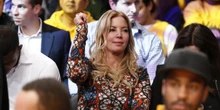 I Los Angeles Lakers saranno venduti per 10 miliardi di dollari, un record nella storia dello sport