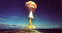 Come si fa una bomba atomicaTutta la complicatissima serie di passaggi per realizzarla, dall'uranio al missile per trasportarla, spiegata bene