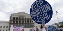 È nato il figlio di una donna cerebralmente morta ma tenuta in vita a causa delle leggi della Georgia contro l’aborto