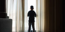 In Svezia le adozioni dall’estero sono state fatte per decenni con metodi illegaliUn rapporto commissionato dal parlamento ha scoperto bambini dichiarati morti e poi dati in adozione, documenti falsificati e altre gravi irregolarità