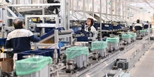 Altri 610 lavoratori di Stellantis lasceranno lo stabilimento di MirafioriL'azienda dice che il nuovo piano di licenziamenti serve a snellire l’organizzazione per avviare la produzione della 500 ibrida