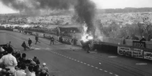 Il peggior disastro nella storia delle gare automobilisticheSettant'anni fa alla 24 ore di Le Mans una Mercedes volò sugli spalti, uccidendo molte persone