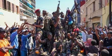 4 minuti faIn Madagascar c’è stato un colpo di stato o una rivoluzione?Più il primo che la seconda, ma senza le grosse proteste antigovernative probabilmente non ci sarebbe stato niente