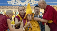 pochi secondi faUna vita da Dalai Lama, quasi tutta in esilioLa massima autorità spirituale del buddismo tibetano compie 90 anni, 88 dei quali passati a fare lo stesso lavoro