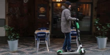 4 minuti faDa gennaio a Praga non si potranno più usare i monopattini a noleggio