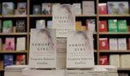 3 minuti faCosa c’è nel libro di Virginia GiuffrePer la prima volta racconta nel dettaglio l'adescamento e gli abusi sessuali per cui denunciò Jeffrey Epstein e il principe Andrea nel 2019