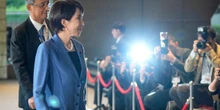 5 minuti faChi è Sanae Takaichi, nuova prima ministra del GiapponeLa prima donna a ricevere l'incarico ha posizioni molto conservatrici, una passione per la batteria e opinioni forti sui turisti