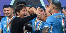 Antonio Conte ha fatto la sua cosa anche al NapoliDi nuovo ha vinto lo Scudetto al primo anno, puntando su un'organizzazione marziale che consente ai calciatori di spingersi oltre le aspettative