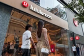 1 minuto faL’azienda di abbigliamento Lululemon ha usato un tamburo giapponese in un evento sulla muraglia cinese, e i cinesi si sono arrabbiati
