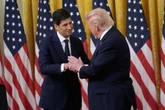 1 minuto faLa Federal Reserve non ha alzato i tassi di interesseEra la prima, attesa decisione dal cambio di dirigenza: è quella più favorevole a Trump, ma non aiuta con l'aumento dei prezzi provocato dalla guerra in Medio Oriente