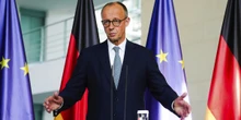 1 minuto faLa Germania organizzerà un ponte aereo di aiuti umanitari verso GazaIl cancelliere tedesco Friedrich Merz lo ha annunciato criticando in modo molto duro e insolito Israele