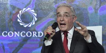 4 minuti faL’ex presidente colombiano Álvaro Uribe è stato condannato per aver convinto alcune persone a testimoniare il falso in un processo