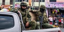 pochi secondi faUn gruppo di uomini ha ucciso a colpi d’arma da fuoco 17 persone in un bar in Ecuador